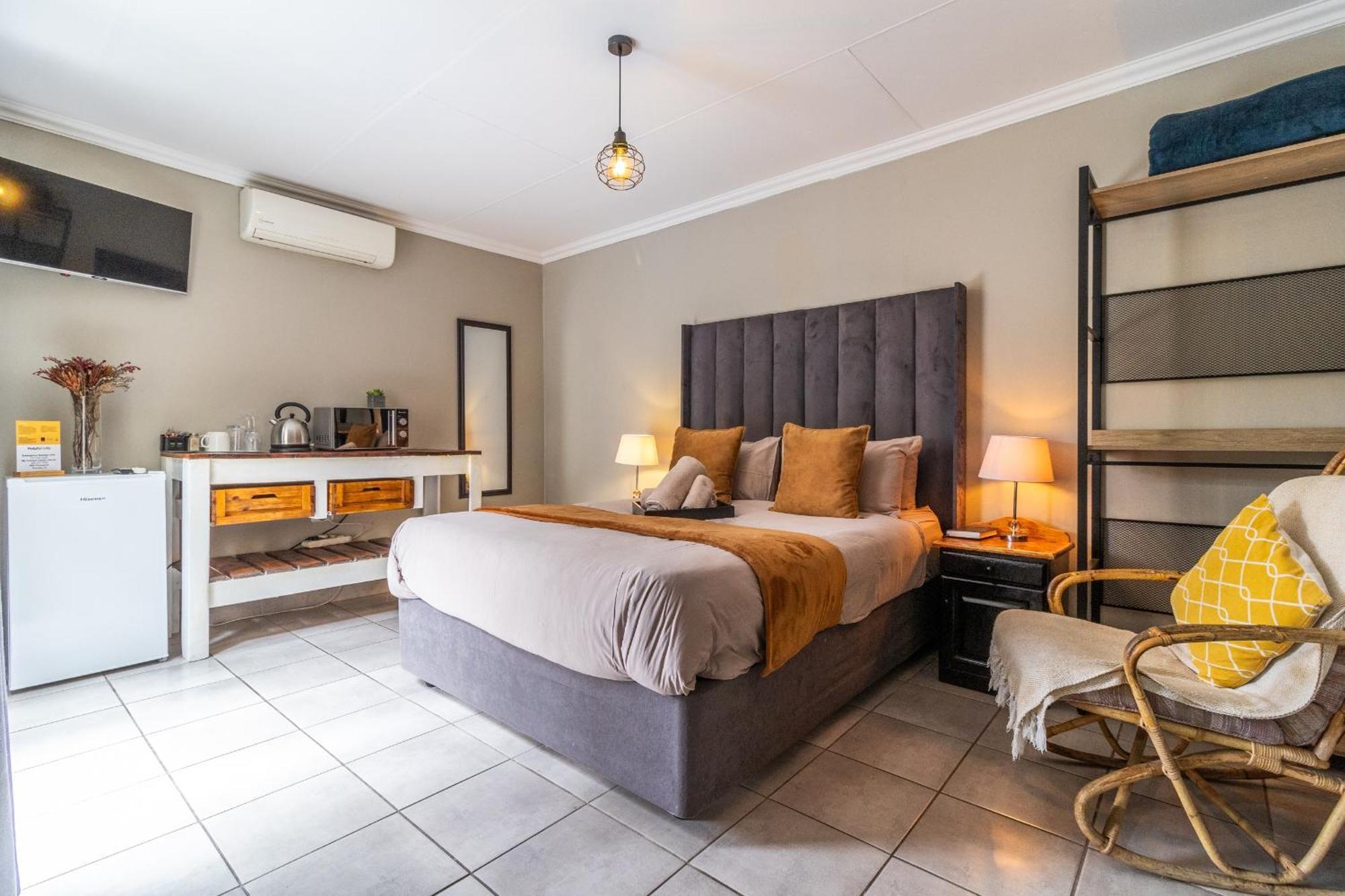 Bosveld In Die Stad 2 Guesthouse Альбертон Экстерьер фото